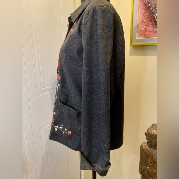 Alia petites embroidered button down denim jacket w/ front pockets  🌿🌺🌸🍃 - Picture 6 of 12